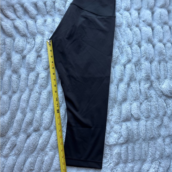 Lululemon Black Cropped Leggings Size 12 - Picture 5 of 6